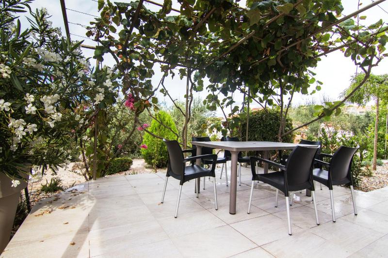 Apartment with Garden View image 3