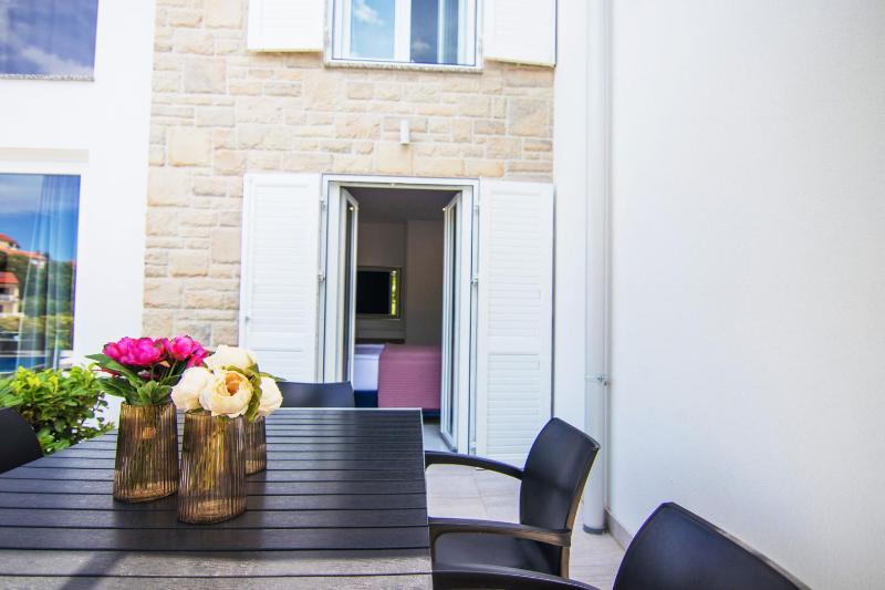 Apartment with Pool View  image 3