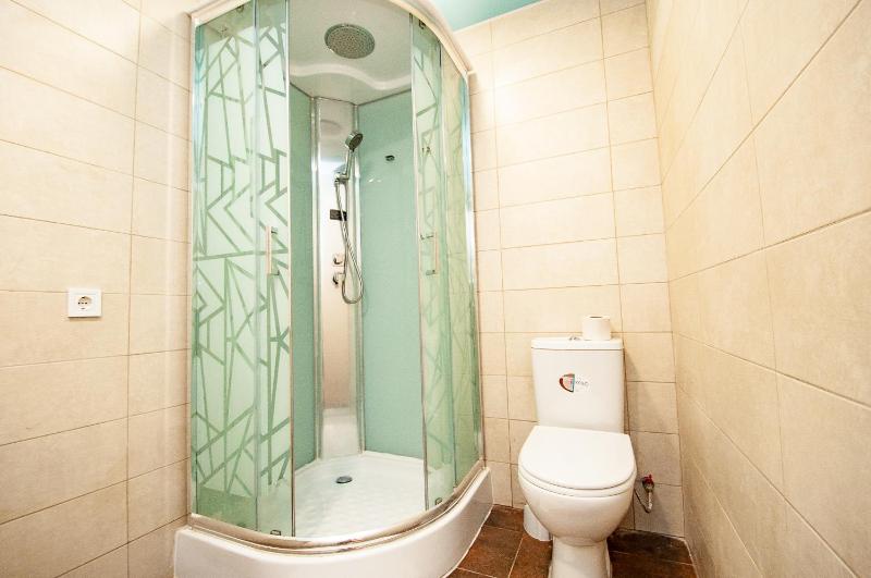 Standard Quadruple Room image 3