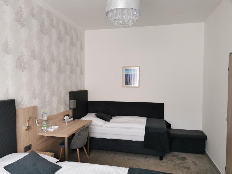 Triple Room with Private Bathroom image 2