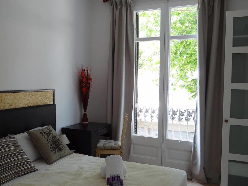 Double Room with Balcony image 3