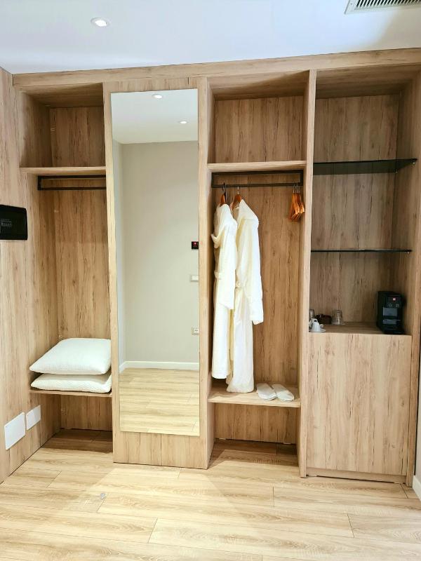 Suite with Sea View image 4