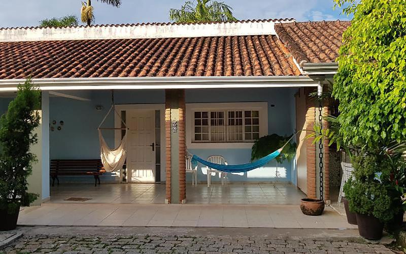 Casa com churrasqueira no Centro de Caraguatatuba - image 1