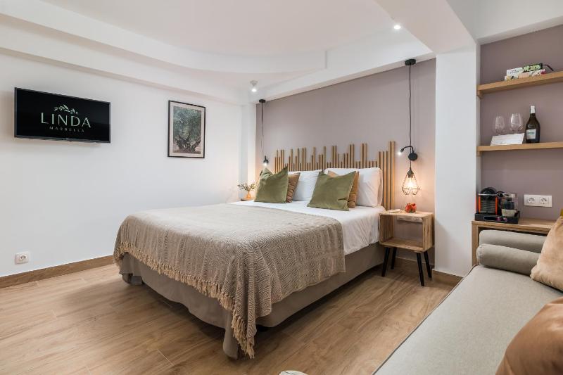 Atrium room image 3