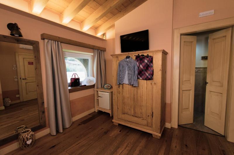 Deluxe Double Room image 3