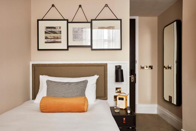 Classic Single Room image 1