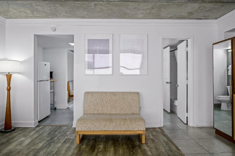 Deluxe Double Room Partial Ocean View Suite image 3