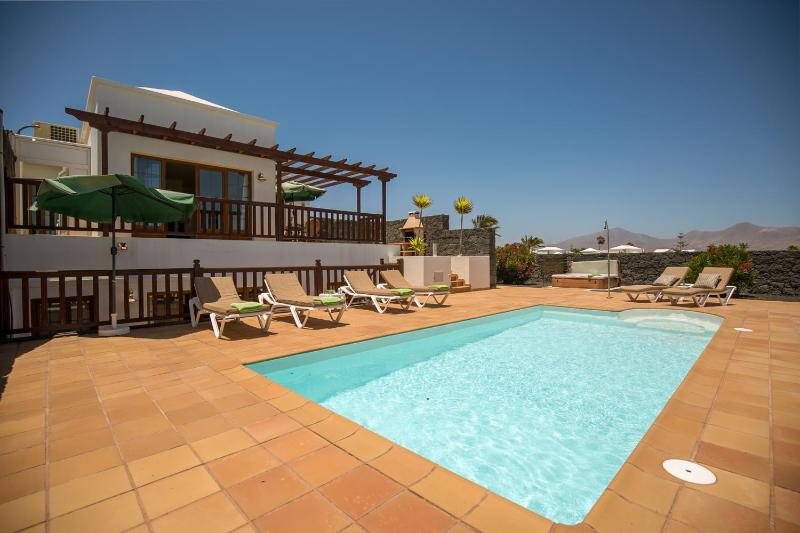 Villa image 1