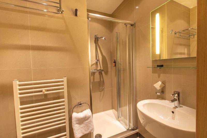 Small Single Room image 2