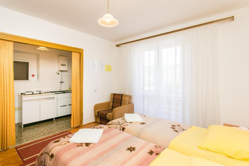 Studio with Balcony and Sea View image 2