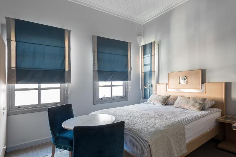 Standard Double Room image 4