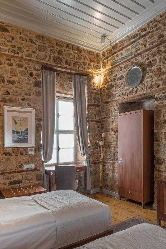 Standard Twin Room image 2