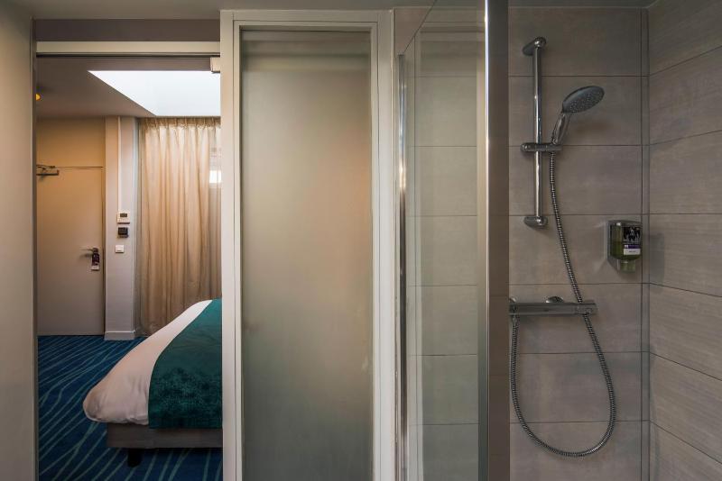 Classic Double Room image 3