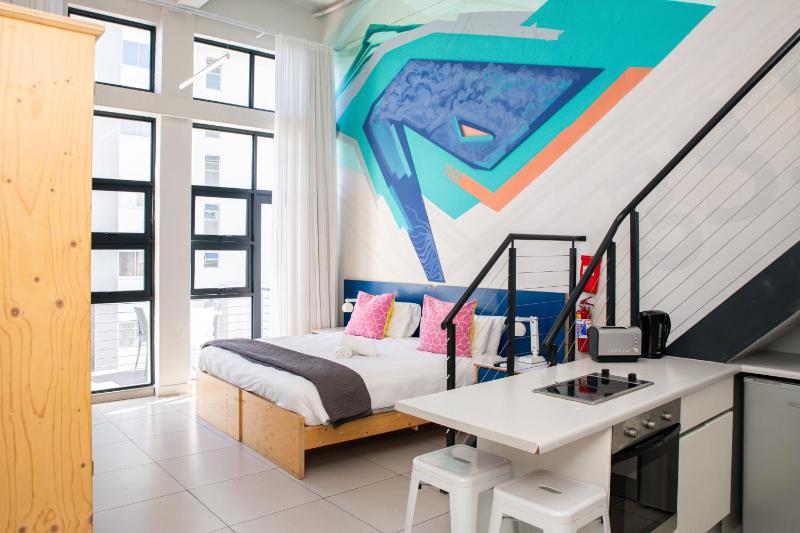 Mojo Hotel & Market - image 3