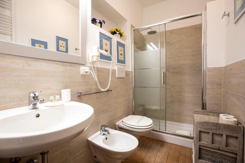 Colosseo Two-Bedroom Apartment with Terrace - Via di San Giovanni in Laterano 60 image 3