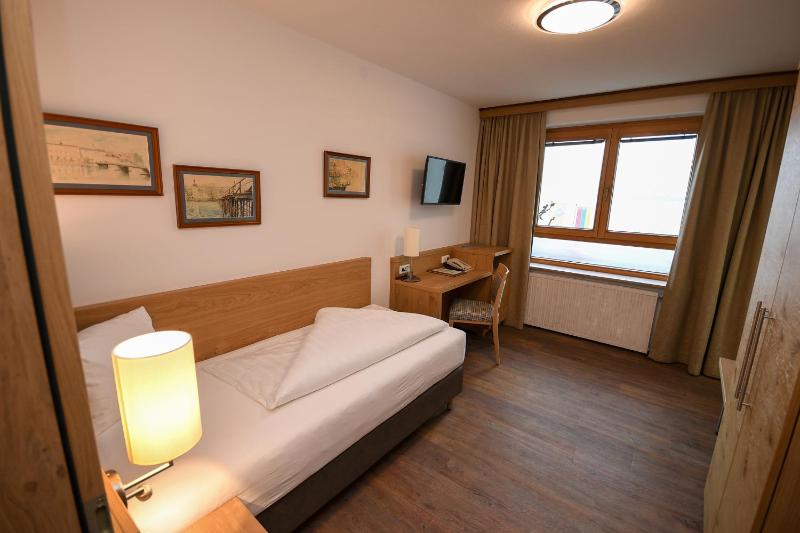 Superior Single Room image 3