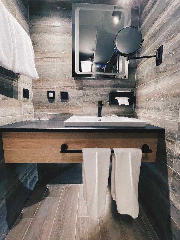 Small Double Room without Window image 2