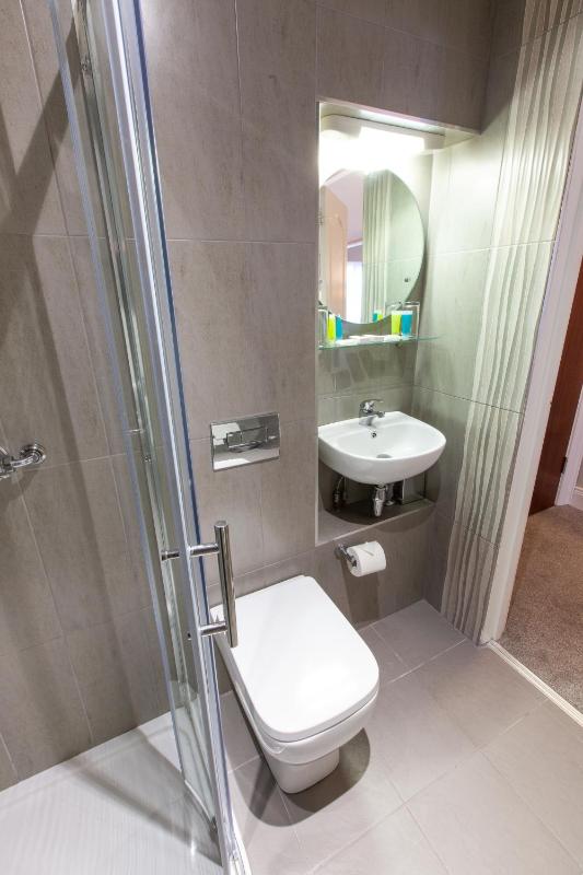 Twin Room image 3