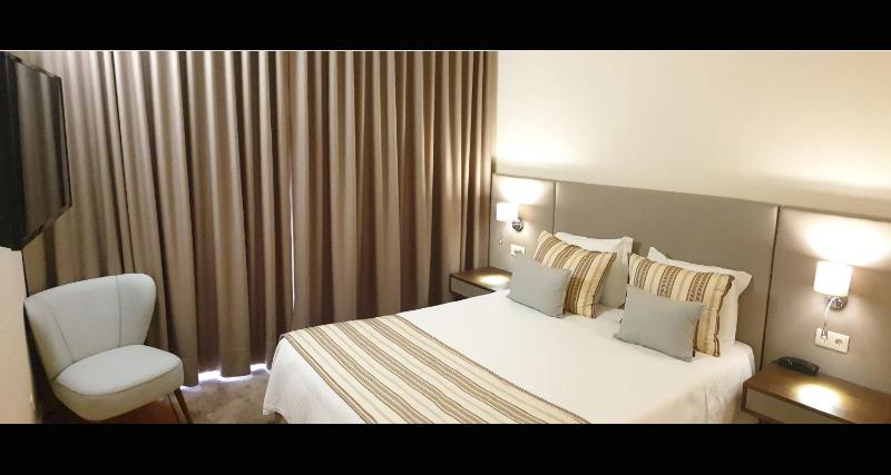 Deluxe Double Room image 3