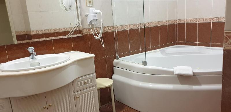 Deluxe Double Room image 2