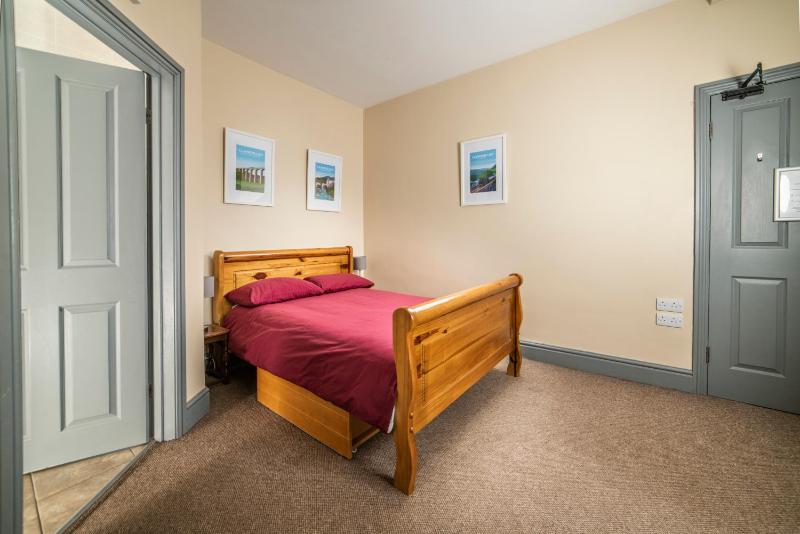 Superior Family Room image 2