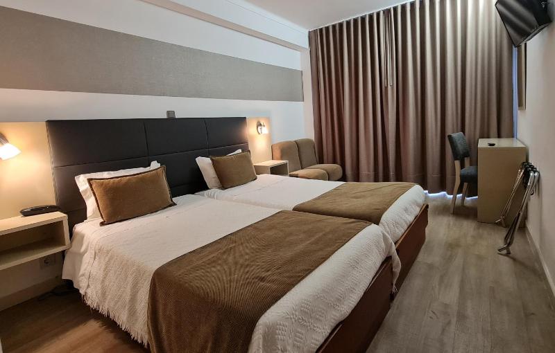 Twin Room image 1
