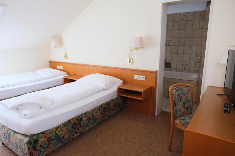 Budget Double Room image 3