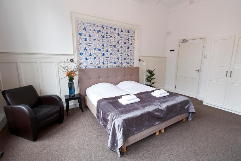 Large Double Room image 3