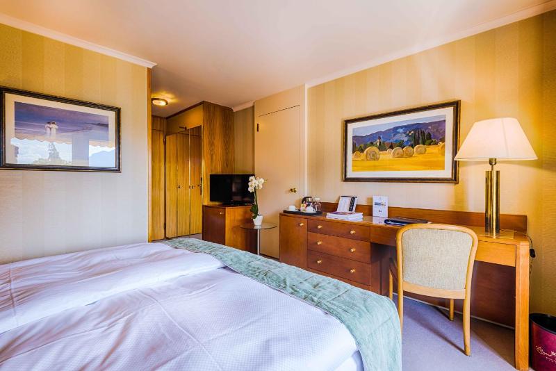 Standard Double Room image 4