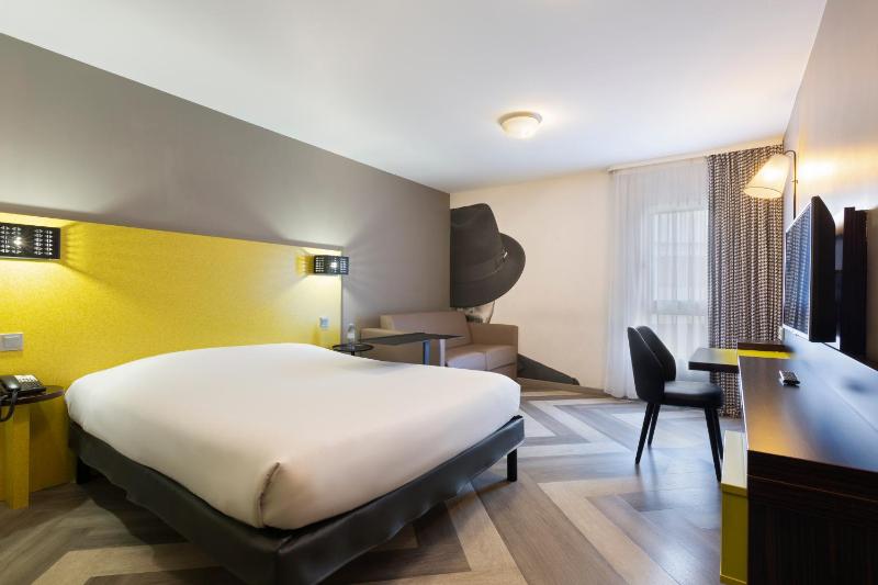 Deluxe Double Room image 3