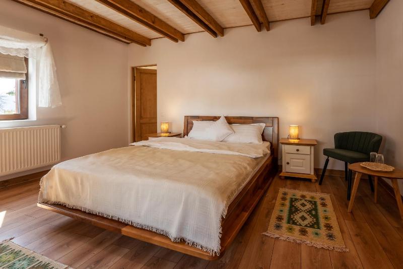 Double Room with Balcony image 1