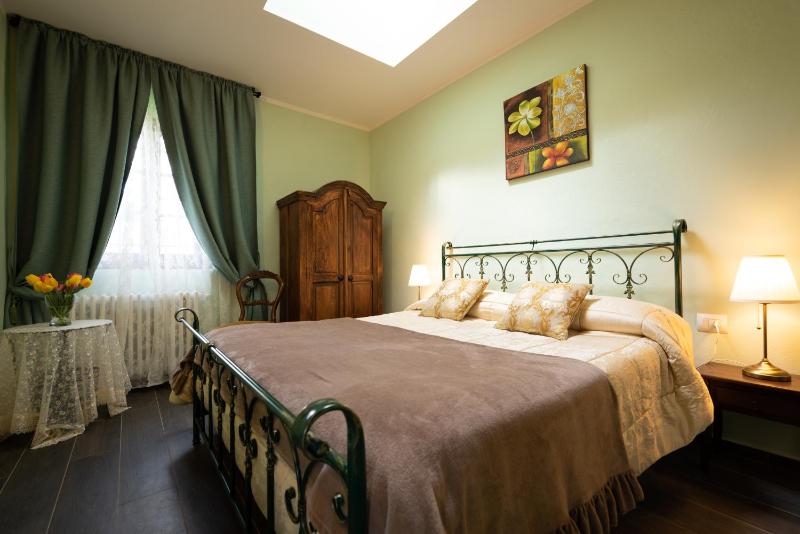 Double Room image 3