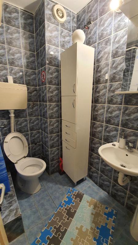 One-Bedroom Apartment image 3