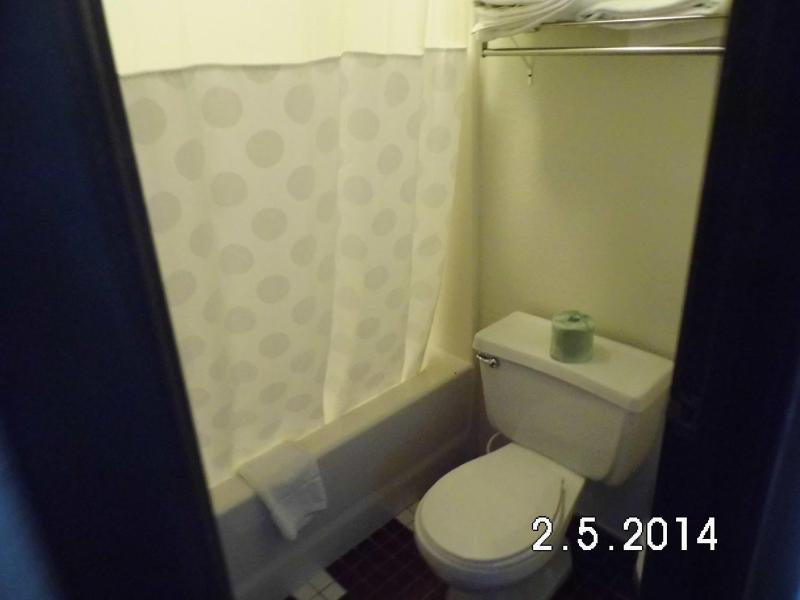Queen Room with Two Queen Beds - Non-Smoking image 3