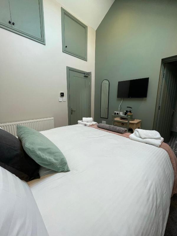 Double or Twin Room with Shower image 2