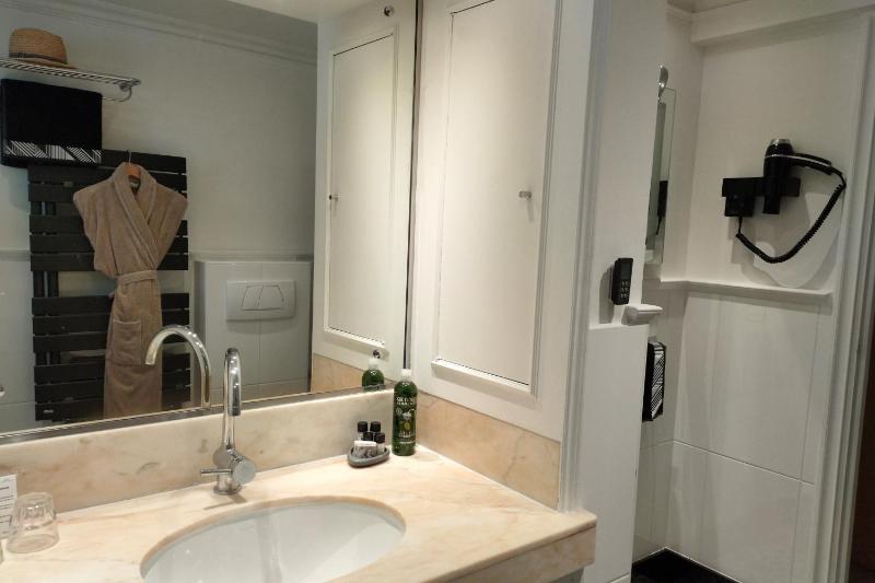 Comfort Double Room with Terrace and Garden View image 2