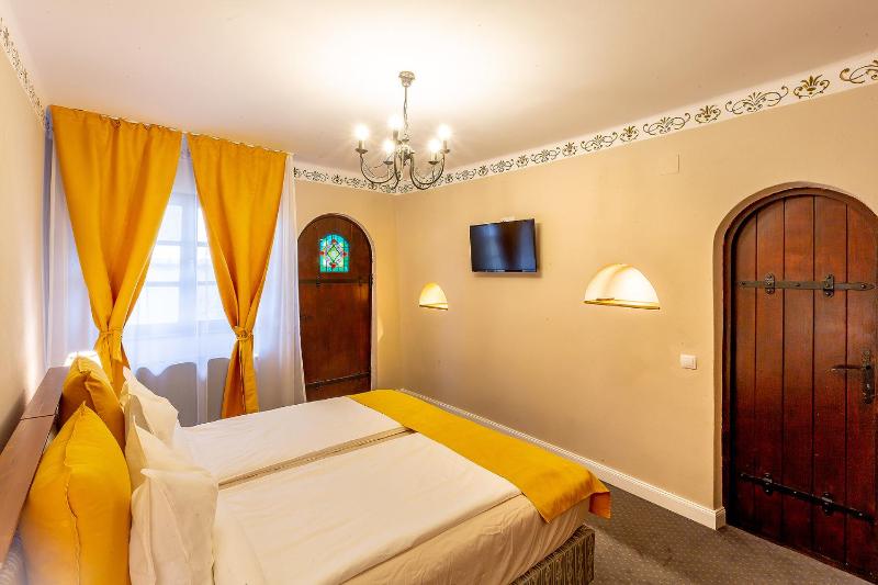 Standard Double Room image 3