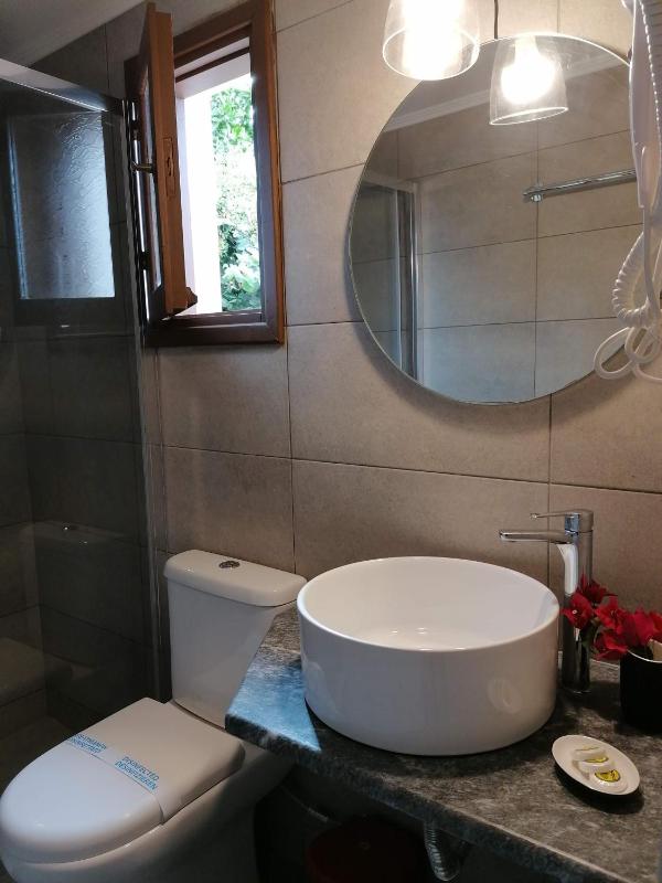 Deluxe Double or Twin Room with Balcony image 2