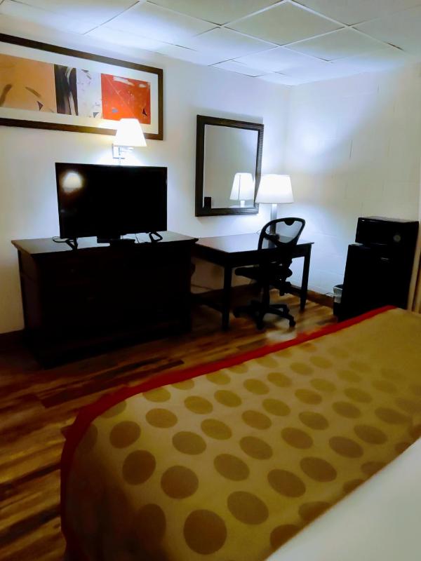 1 Queen Bed, Sofa Bed, Non-Smoking
 image 2