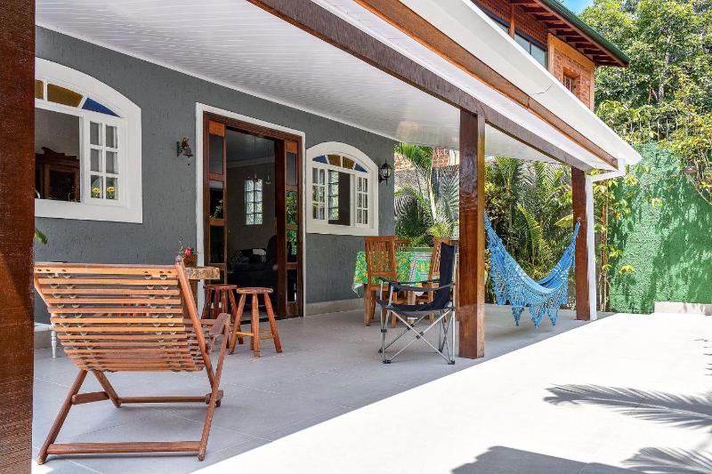 Casa com churrasqueira móvel e jardim em Ilhabela Images