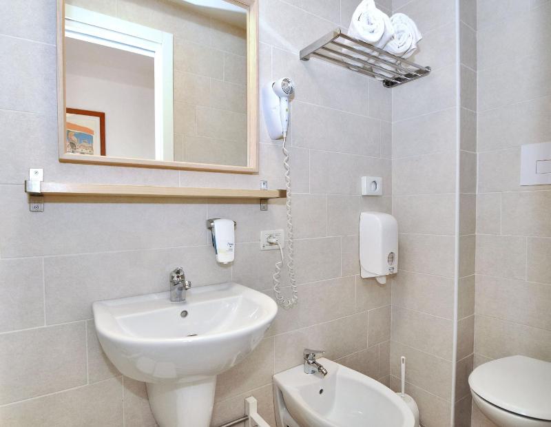 Single Room image 2