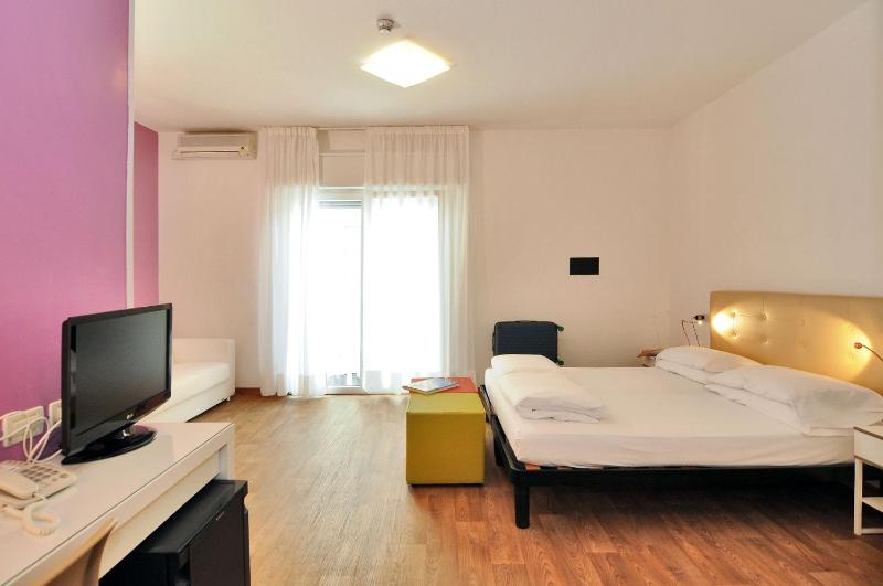 Standard Double or Twin Room image 1