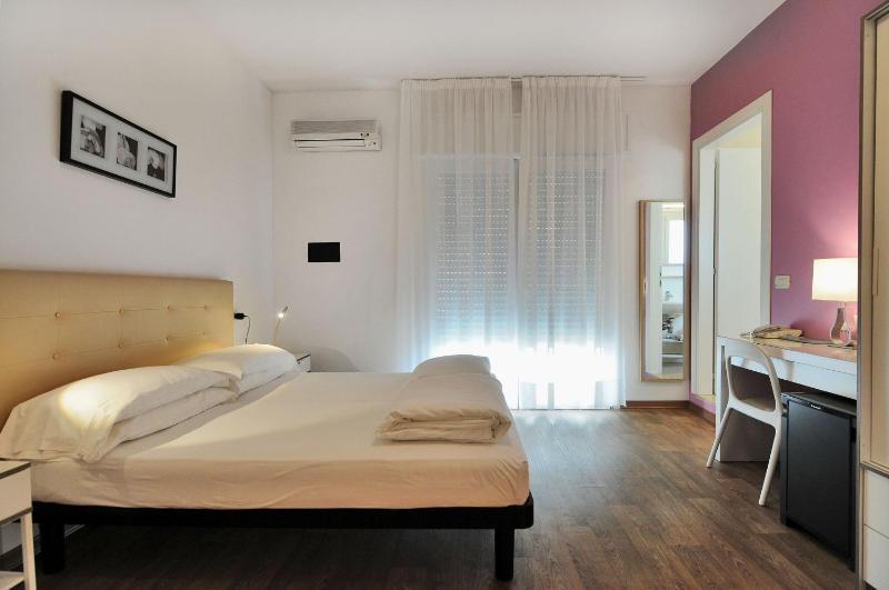Triple Room image 2