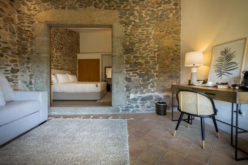 Suite with Garden View image 3