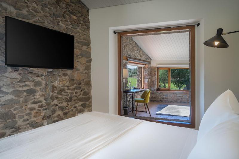 Deluxe Triple Room image 3