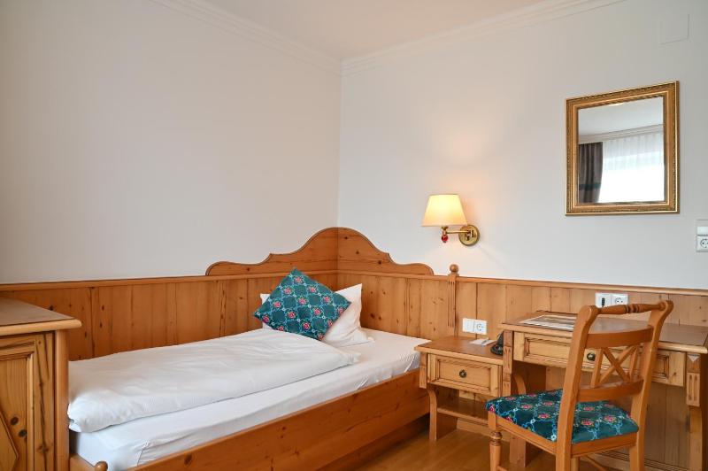 Single Room image 3