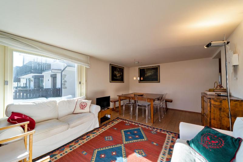 Apartment with Mountain View image 2