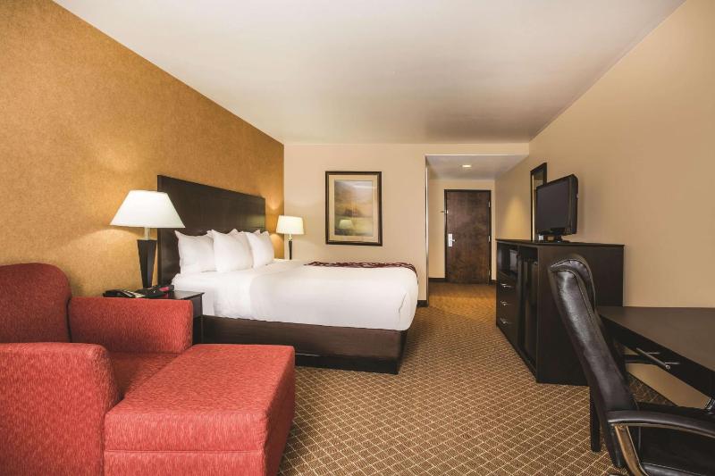 Deluxe King Room - Non-Smoking image 1