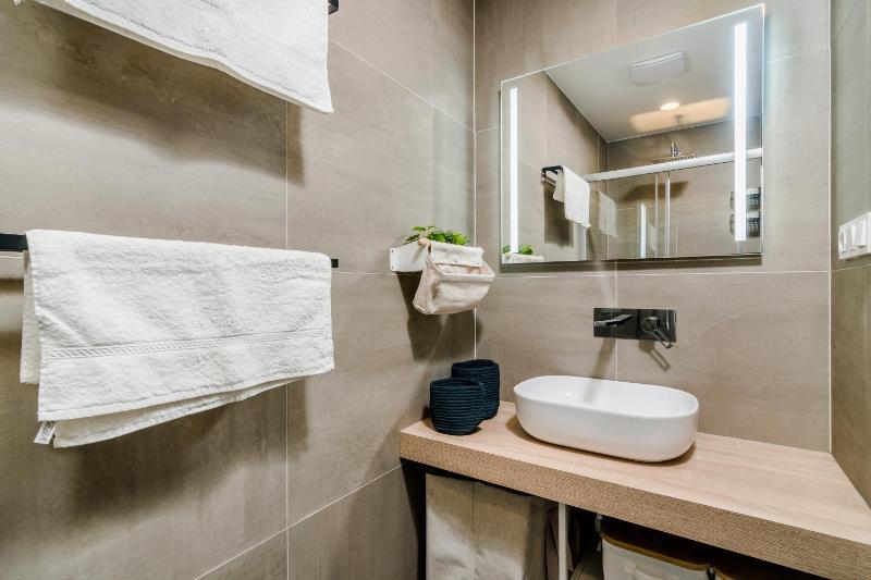 Prague Days - Premium Loft with AC & View of the Žižkov Tower from Spacious Terrace - image 7
