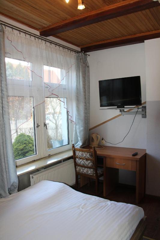 Budget Double Room image 4